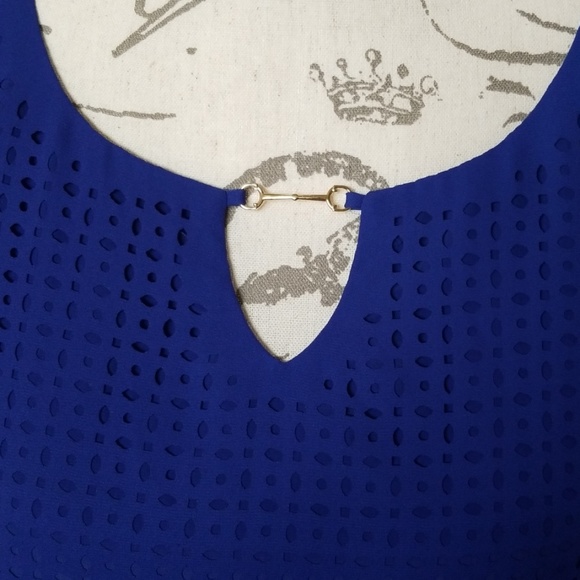 Dressy tank top with gold accent- size Small - Picture 6 of 8